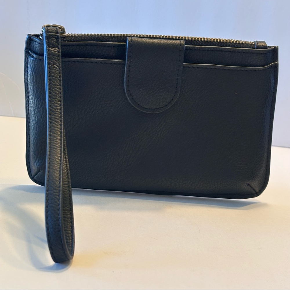 EUC Universal Thread Women's Elegant Black Faux Leather Wristlet Zip Closure